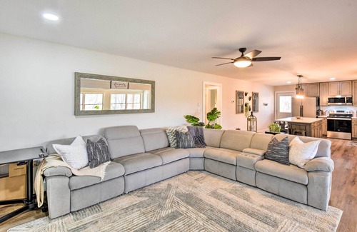 Townville Casa | Townville Lake House w/ Private Dock, Kayaks!
