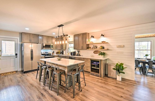 Townville Casa | Townville Lake House w/ Private Dock, Kayaks!