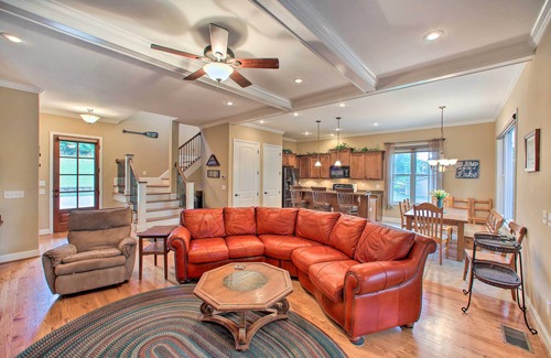 Townville Cabaña | Townville Lakefront Cottage w/ Private Dock!