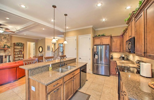 Townville Cabaña | Townville Lakefront Cottage w/ Private Dock!
