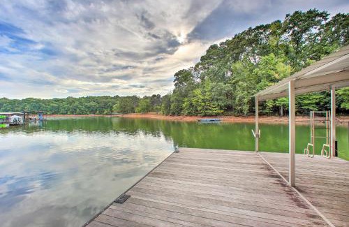 Townville Casa | Townville Lakefront Cottage with Private Dock!