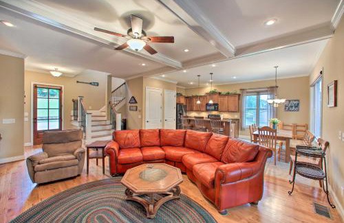 Townville Casa | Townville Lakefront Cottage with Private Dock!