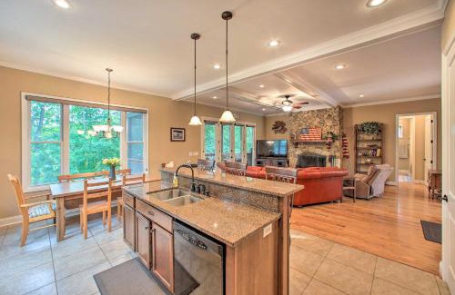 Townville Casa | Townville Lakefront Cottage with Private Dock!