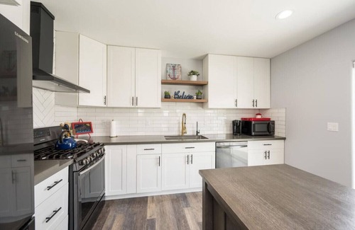 Grover Beach Casa | Sunny, Open & Airy: Sleeps 6!