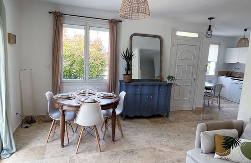 Pernes-les-Fontaines Casa | Très Jolie Maison 100 % Cosy et Confortable Avec un bel Extérieur et Jacuzzi!
