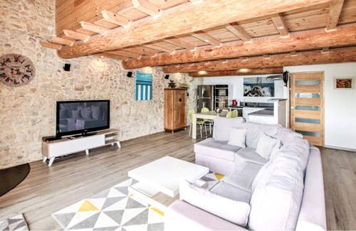 Pont-Saint-Esprit Apartamento | Trés bel Appartement en Pleine Campagne Idéalement Situé Dans un mas