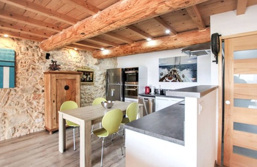 Pont-Saint-Esprit Apartamento | Trés bel Appartement en Pleine Campagne Idéalement Situé Dans un mas