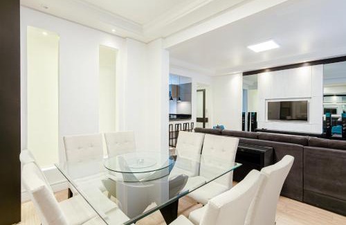 Matriz Apartamento | Três Quartos, Gigante e confortável Prox Hard Rock by UROOMS