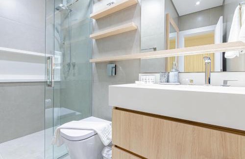Matriz Apartamento | Três Quartos, Gigante e confortável Prox Hard Rock by UROOMS