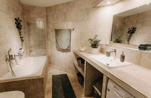 Zentrum-Ost Apartamento | TRABER APARTMENTS im Herzen Leipzigs Balkon Parkplatz