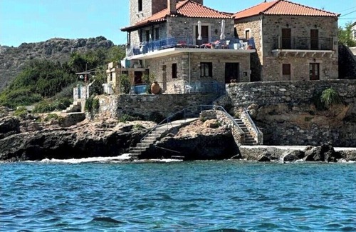 Lefktron Casa | Wheelhouse Trachila Mani
