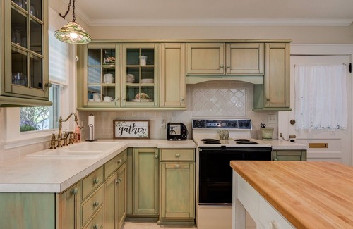 Hendersonville Casa | Tracy's Downtown Cottage, entra a la histórica calle principal de Hendersonville