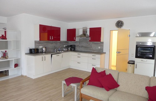 Leverkusen Apartamento | Visitantes de la feria Colonia / Düsseldorf: apartamento en el sótano cerca del bosque en buenas condiciones de tráfico