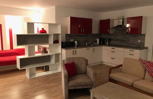 Leverkusen Apartamento | Visitantes de la feria Colonia / Düsseldorf: apartamento en el sótano cerca del bosque en buenas condiciones de tráfico
