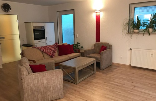 Leverkusen Apartamento | Visitantes de la feria Colonia / Düsseldorf: apartamento en el sótano cerca del bosque en buenas condiciones de tráfico