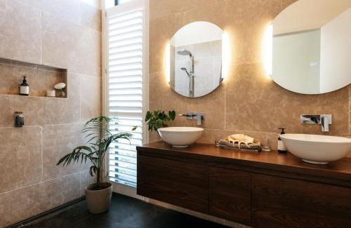 Oneroa Casa | Tradewinds Waiheke