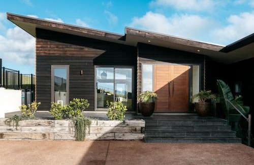 Oneroa Casa | Tradewinds Waiheke