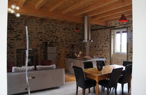Saint-Priest-les-Fougeres Cabaña | Casa tradicional y moderna en Périgord Vert