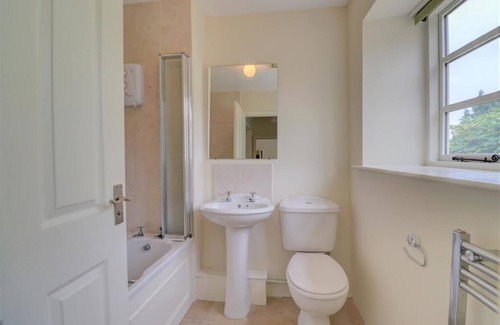 Upper Brailes Cabaña | Traditional 2 Bedroom Cotswold Stone Cottage