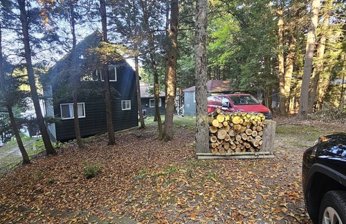 Rosseau Cabaña | Traditional and Quaint Lake Front Cottage on Lake Rosseau.