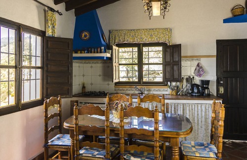 El Borge Cabaña | Traditional Málaga winehouse