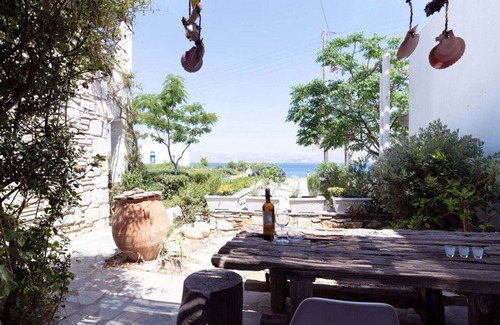 Ampelas Apartamento | Traditional beach front apartment