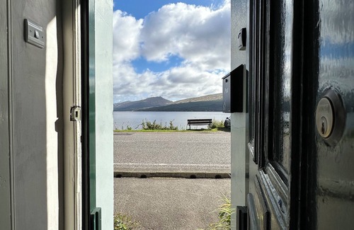Inveraray Cabaña | Traditional Cottage by Loch Fyne, Inveraray with Breathtaking Views