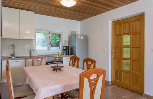 Seget Vranjica Villa | Casa de vacaciones tradicional dálmata con piscina climatizada