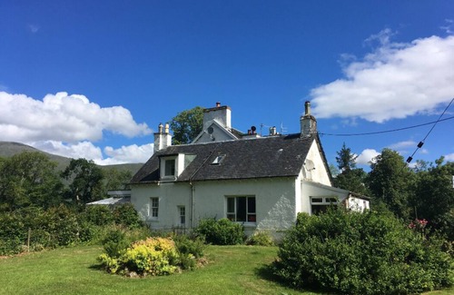 Dalmally Cabaña | Casa de campo tradicional de carácter con vistas a Loch Awe y Ben Cruachan