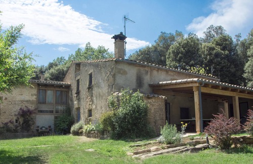 Cartella Cabaña | Masía tradicional en entorno rural a solo 7km de Girona. Para 14 personas.