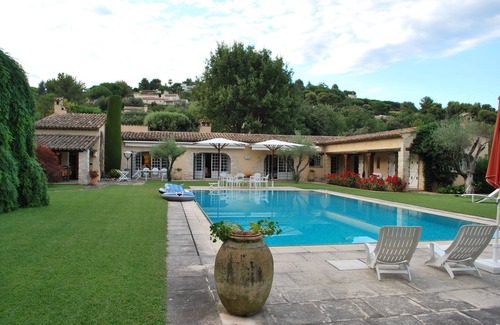La Colle-sur-Loup Casa | Traditional Provencal farmhouse in the heart of nature