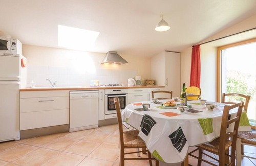 Le Loroux-Bottereau Cabaña | Casa Tradicional Tranquila con Jardín y Wifi