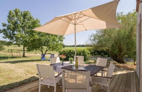 Le Loroux-Bottereau Cabaña | Casa Tradicional Tranquila con Jardín y Wifi