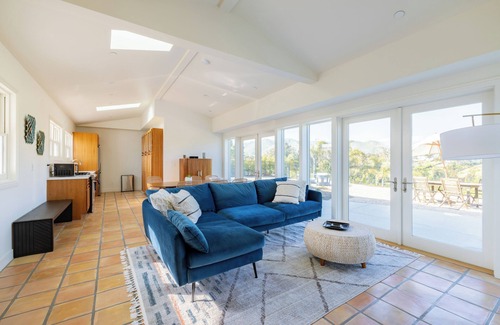 Central Malibu Casa | Traditional Home with modern furnishes in the coveted Point Dume neighborhood