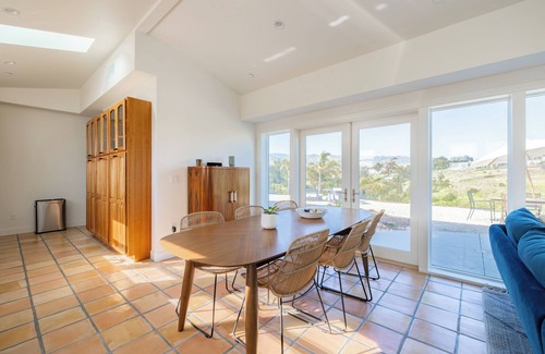 Central Malibu Casa | Traditional Home with modern furnishes in the coveted Point Dume neighborhood