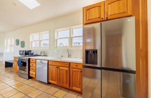 Central Malibu Casa | Traditional Home with modern furnishes in the coveted Point Dume neighborhood