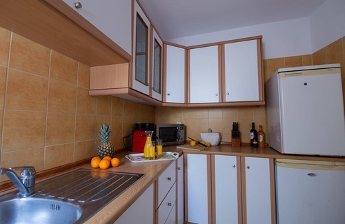 Santorini Casa | Traditional House fully-equipped with private yard, at the heart of the village.