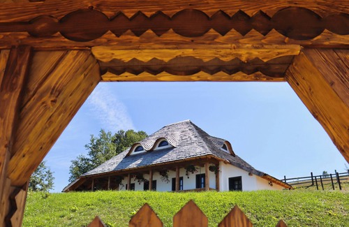 Bran Casa | Traditional House with hot tub and sauna in Bran - Casa de la Nuci