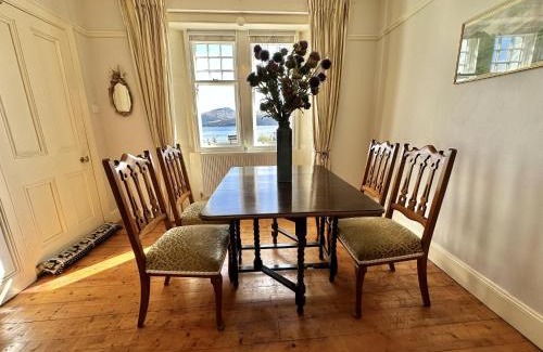 Inveraray Casa | Traditional Inveraray Cottage - Amazing Loch Views