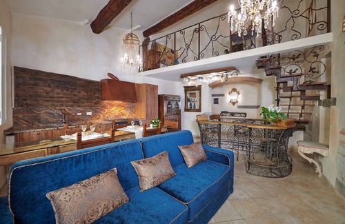 Santa Croce Apartamento | TRADITIONAL ITALIAN CHARM CURATED FOR PERFECT FLORENTINE STAY