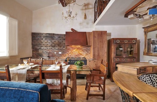Santa Croce Apartamento | TRADITIONAL ITALIAN CHARM CURATED FOR PERFECT FLORENTINE STAY