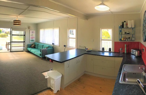 Whangamata Casa | Kiwi Bach tradicional recientemente renovado para 10 personas