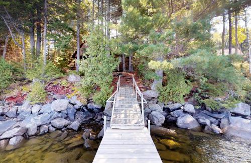 Greenville Junction Casa | Traditional Maine Cabin