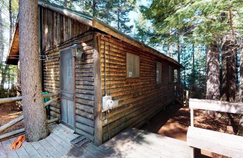 Greenville Junction Casa | Traditional Maine Cabin