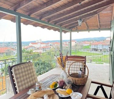 Valira Casa | Traditional maisonette just 15' from Kalamata
