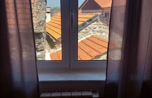 Arouca Cabaña | Traditional cottage mountain house in Arouca - large backyard field