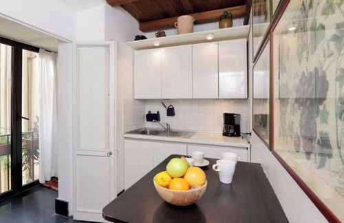 Rione IV Campo Marzio Apartamento | Traditional Roman 5-Bedroom with Stunning Views, Just Steps from Spanish Steps