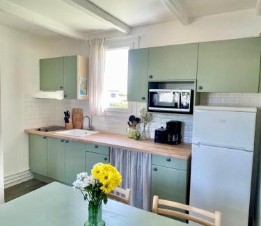 La Roque-sur-Pernes Casa | Traditional stone cottage in Provence