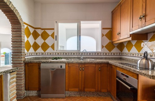 Salobrena Villa | Villa tradicional española con piscina privada climatizada y vistas increíbles.