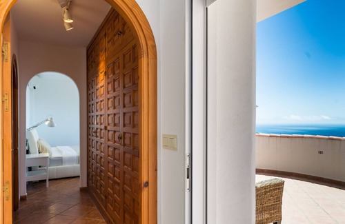 Salobrena Villa | Villa tradicional española con piscina privada climatizada y vistas increíbles.